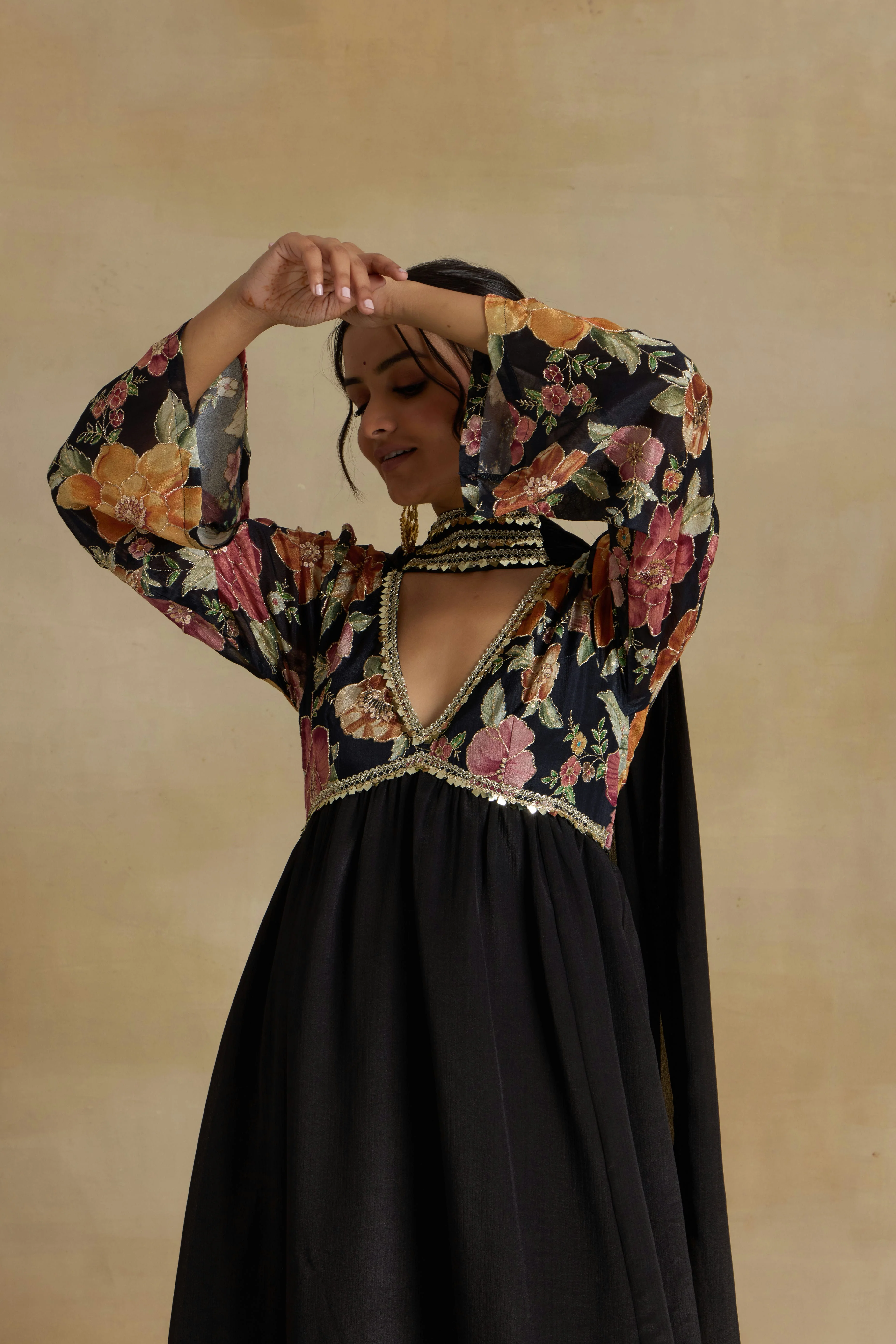 Alaya Noor Signature Black Anarkali with Choker Dupatta - Image 4