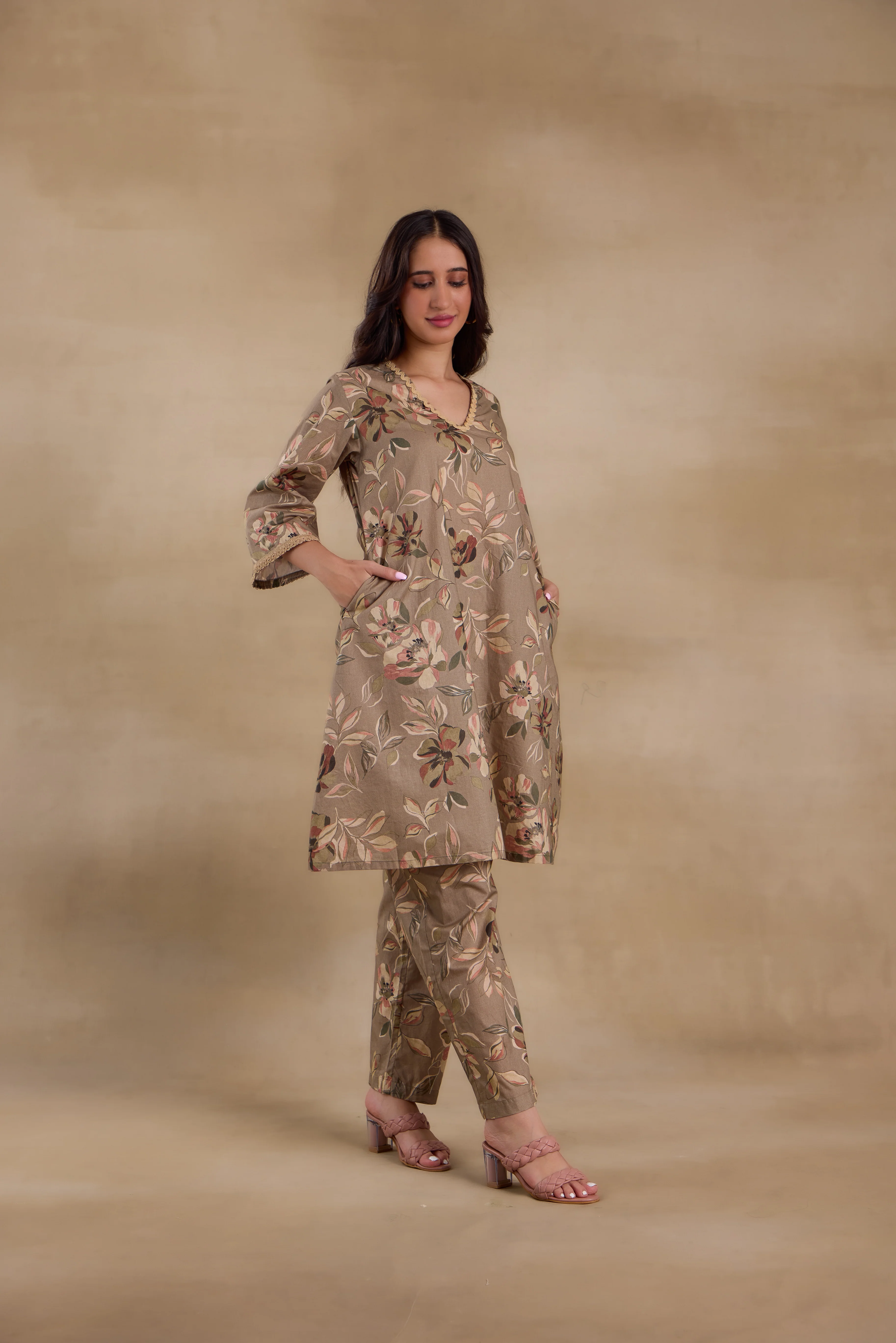 Alaya Premium Cotton Green Floral Kurta Set - Image 3