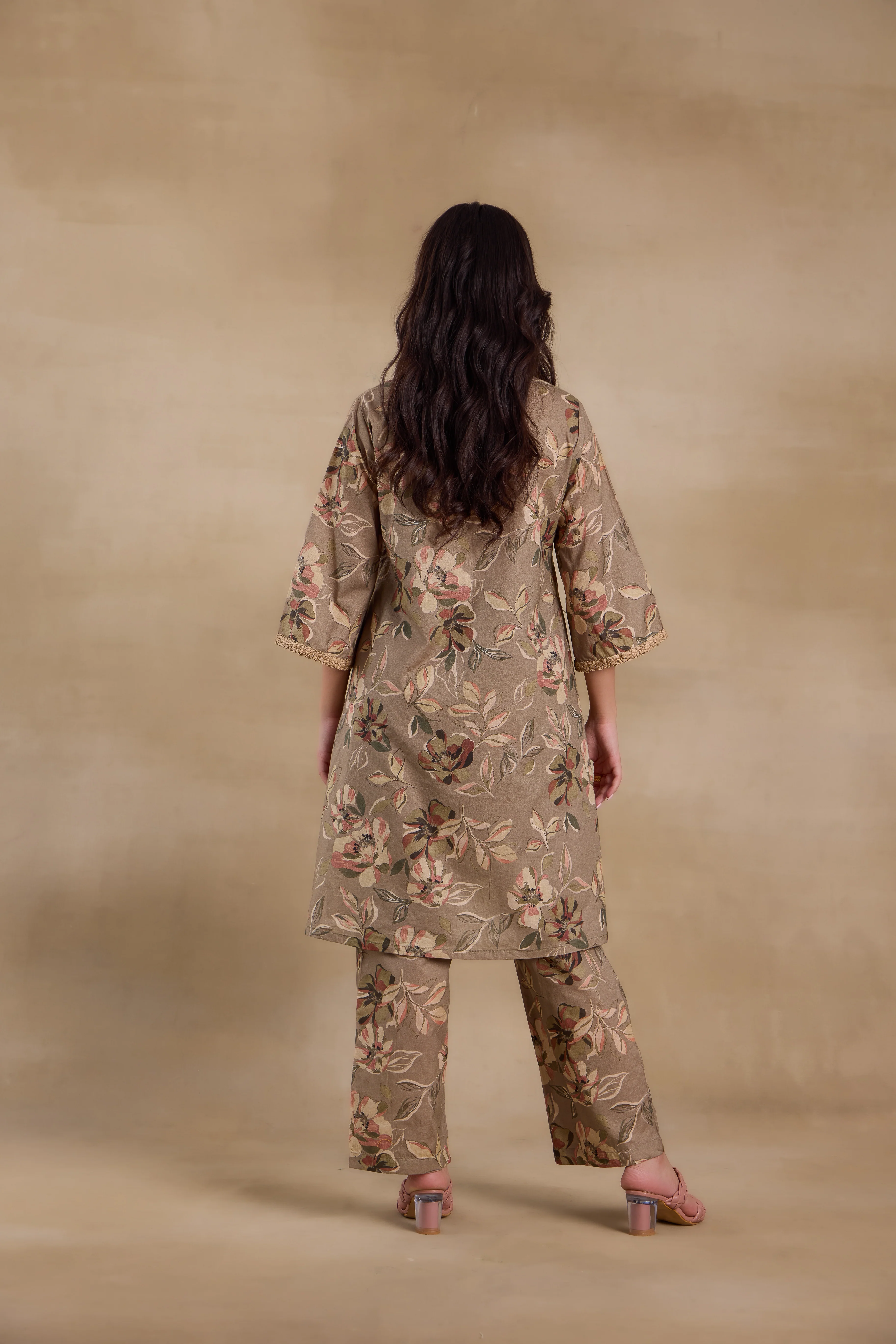 Alaya Premium Cotton Green Floral Kurta Set - Image 5
