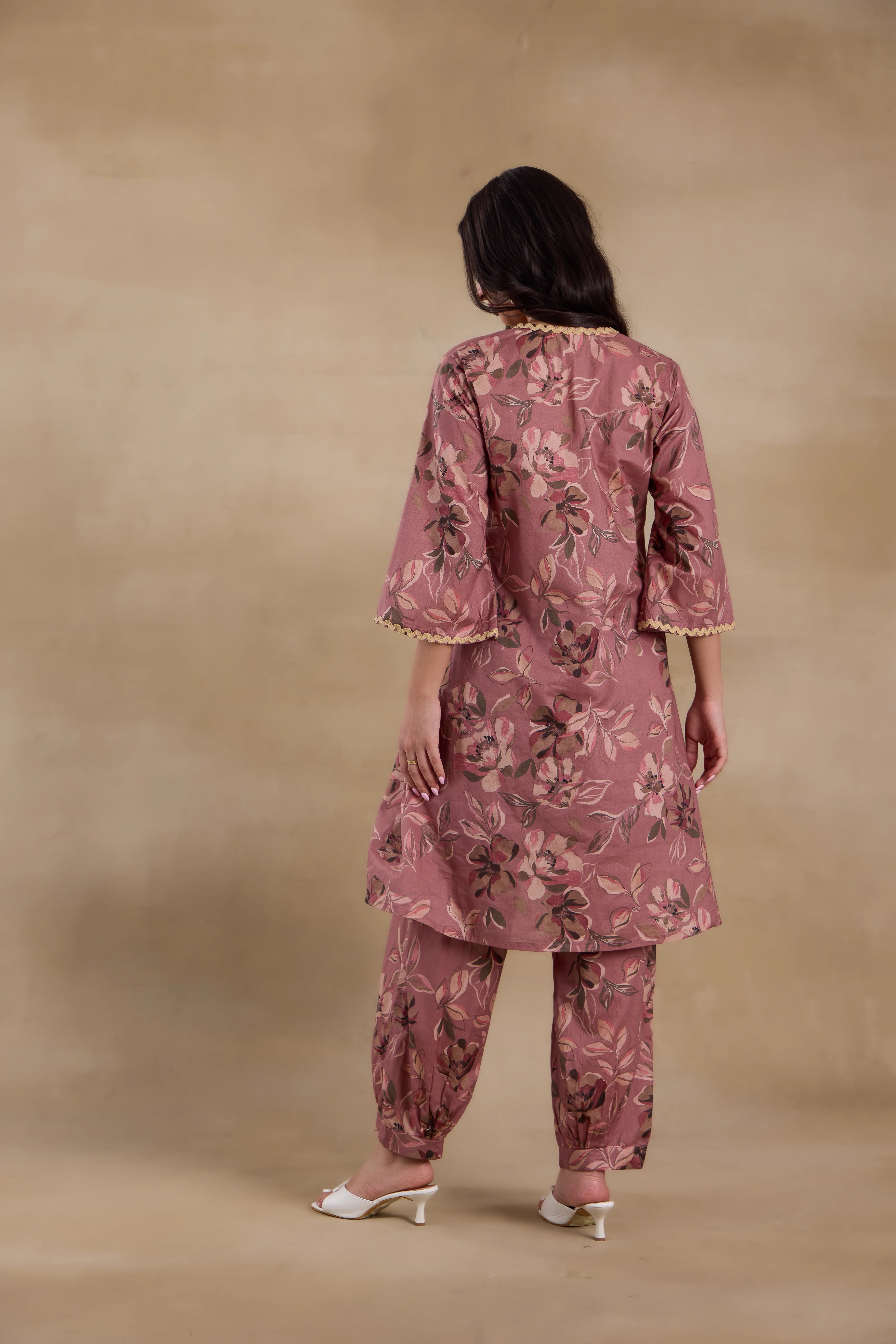 Alaya Premium Cotton Pink Floral Kurta Set - Image 3