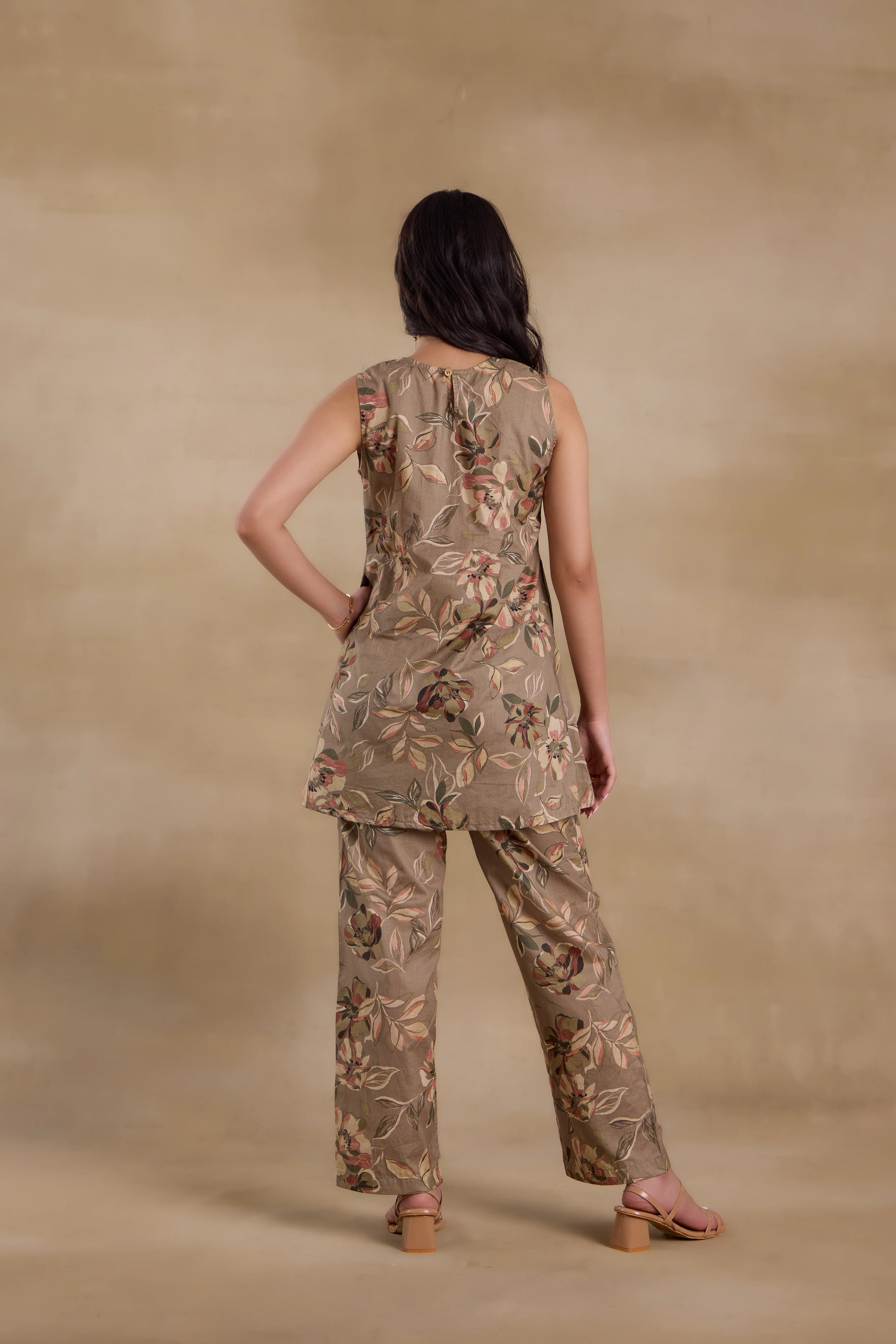 Alaya Premium Cotton Sleeveless Green Floral Co-Ord Set - Image 4