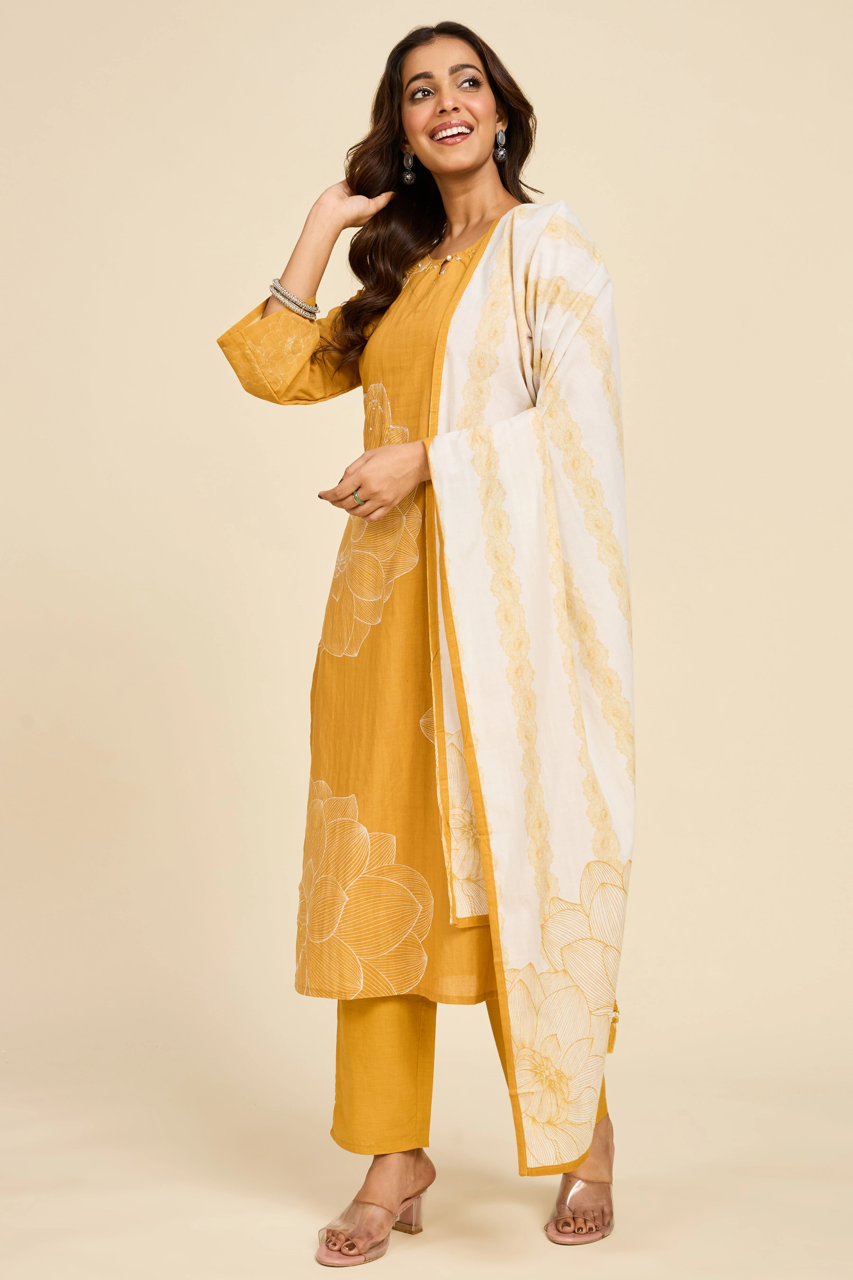 Alaya Select Sunehri Golden Kurta Set - Image 3