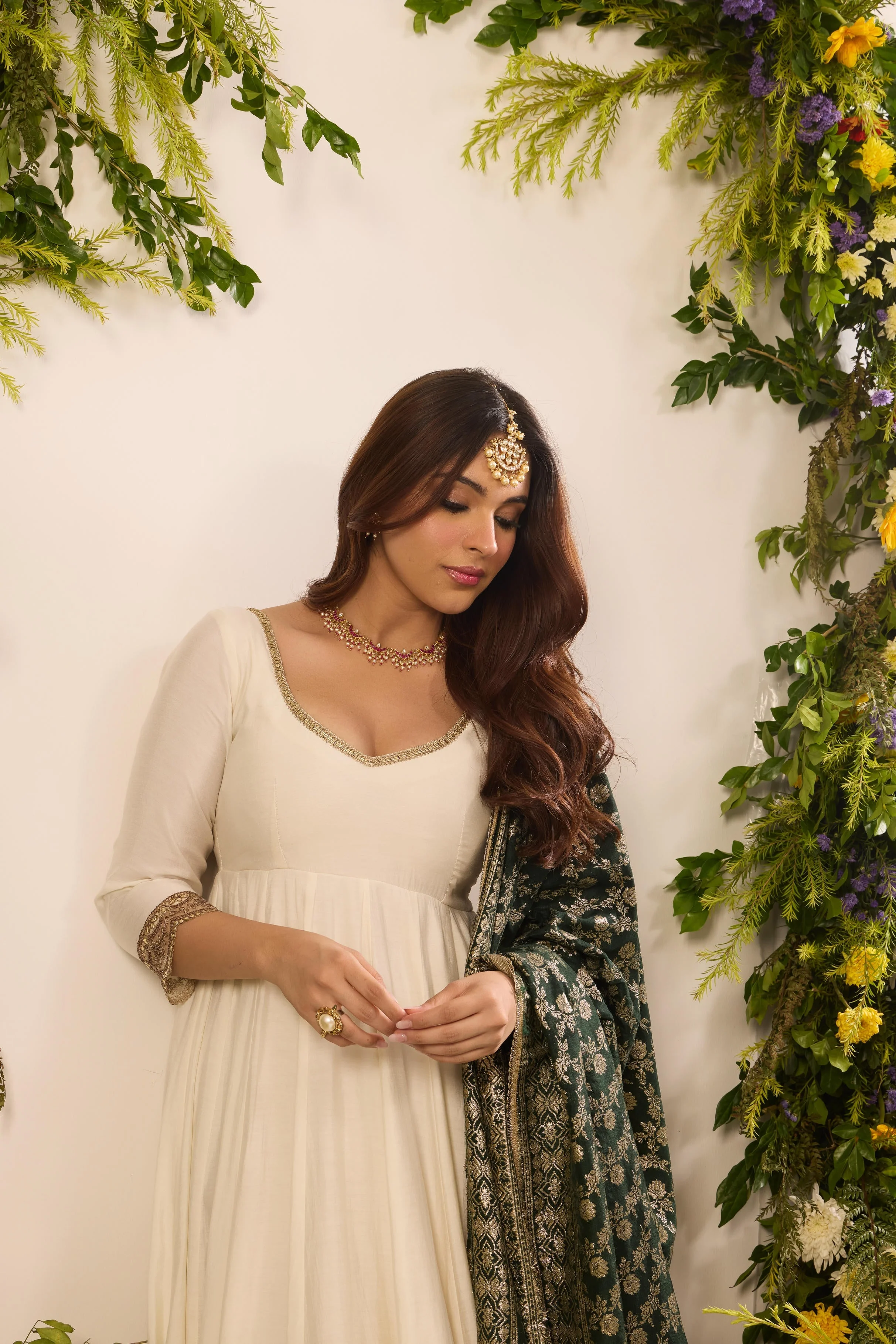 Mastaani Classic Ivory Anarkali Set - Emerald Dupatta - Image 6
