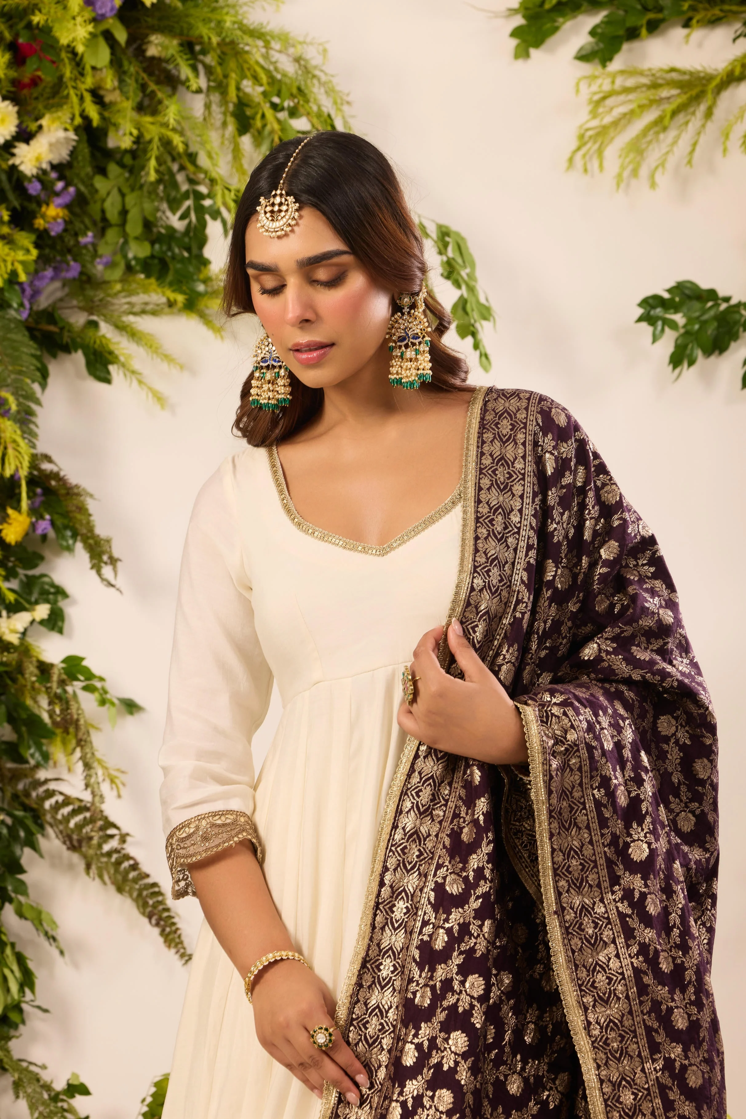 Mastaani Classic Ivory Anarkali Set - Purple Dupatta - Image 4